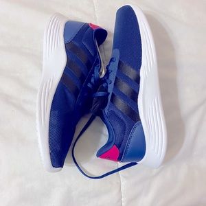 NWT Girl’s Adidas sneakers